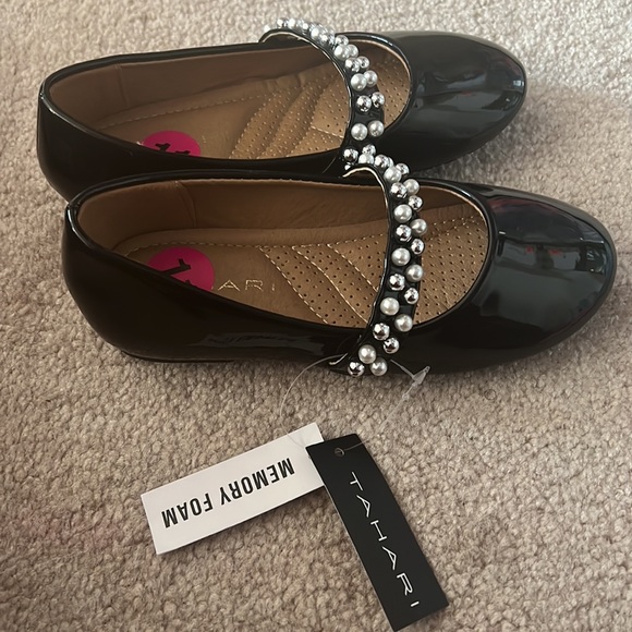Tahari Ballet Shoes with Pearl Details - Picture 2 of 6